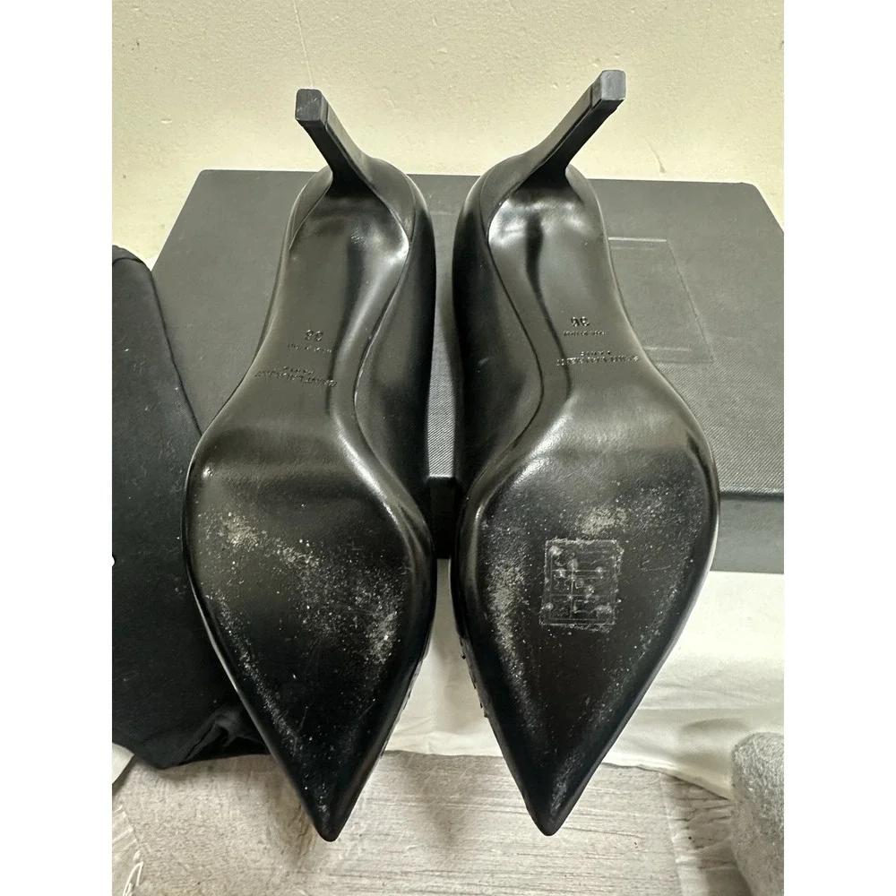 Saint Laurent Black Pumps with Gray Scaled Toe Cap - Picture 5 of 8